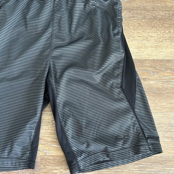 Boys Nike Dri Fit athletic shorts in size L black and grey - Picture 3 of 10
